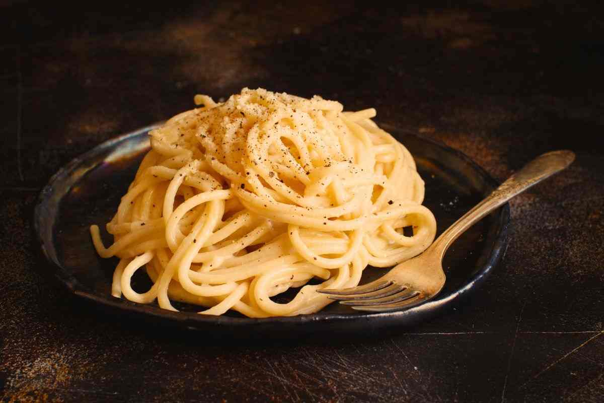 la versione della cacio e pepe con il tonno