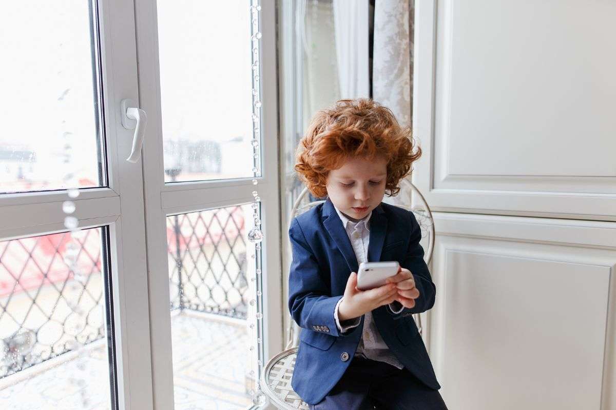 Social media e fake news danneggiano i bambini, come combatterli